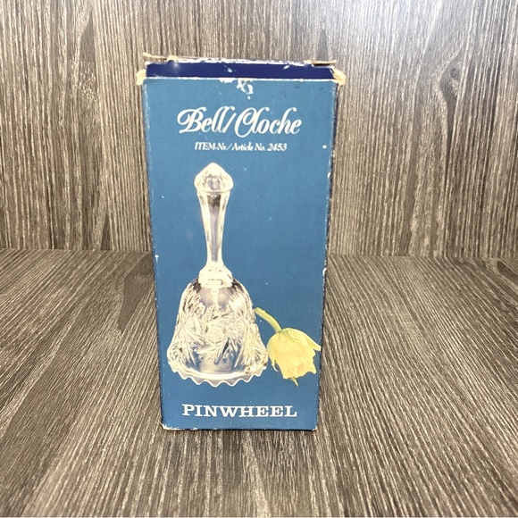 Vintage Handcut Pinwheel Crystal Bell by Crystal Clear Yugoslavia with box - Picture 4 of 10